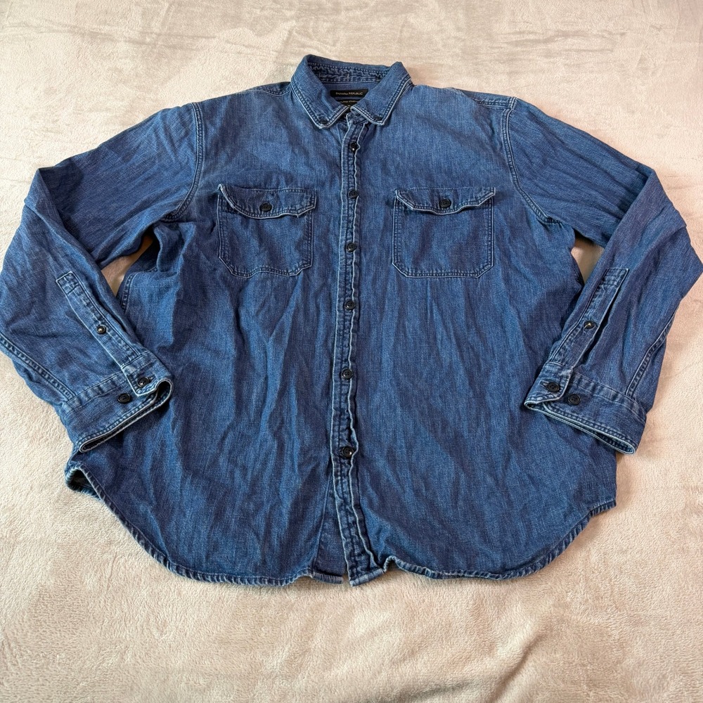 Banana Republic Men XL Blue Denim Untucked Standard Fit Button Down Shirt Casual